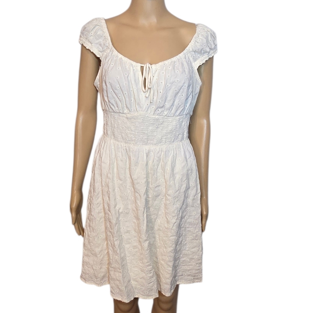 Old Navy Dress Eyelet Mini Elastic Waist Cream White Womens Size Medium